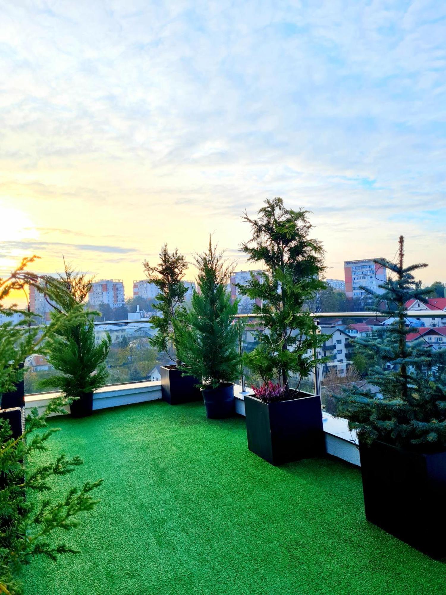 Appartement Penthouse Aeroport Iasi Extérieur photo